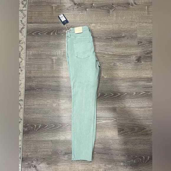 NWT Universal Thread High Rise Skinny Jeans - Picture 5 of 5